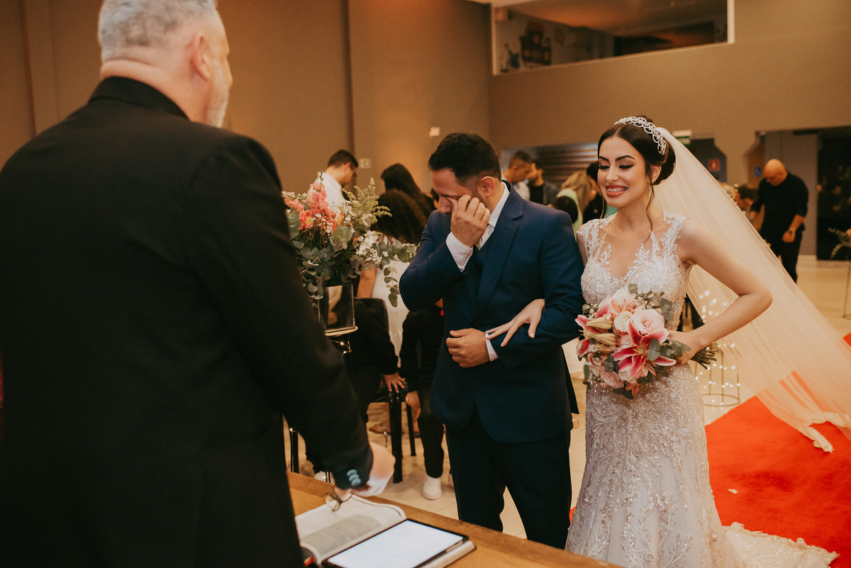 reação do noivo, casamento, fotógrafos de casamento, entrada da noiva, noivas, noivos