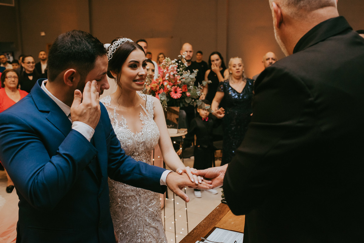 benção das alianças, hora da aliança, qual o dedo da aliança, aliança de compromisso, casamento em capão da canoa RS, fotógrafos de casamento 
