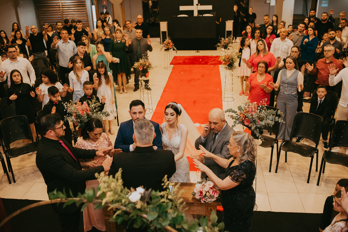 hora da aliança, qual o dedo da aliança, aliança de compromisso, casamento em capão da canoa RS, fotógrafos de casamento , benção dos pais, benção aos noivos