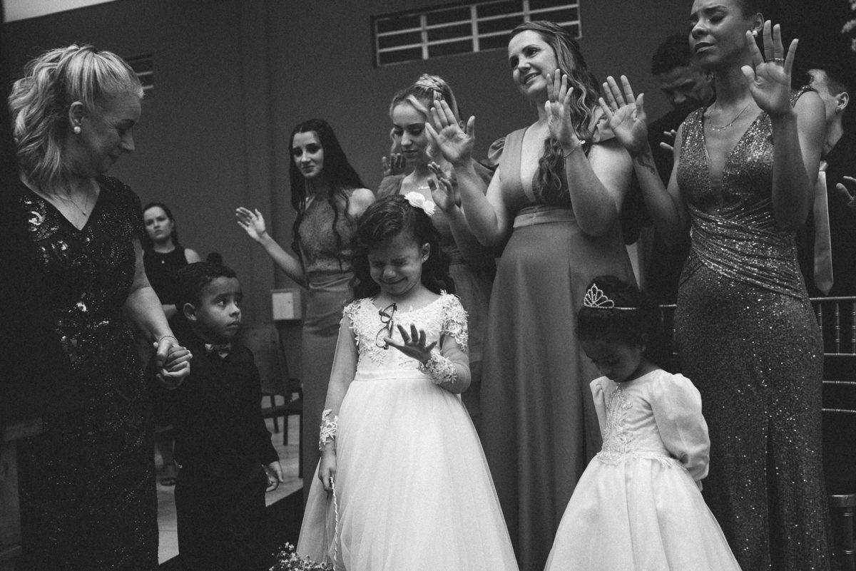 noivinha se emociona no casamento