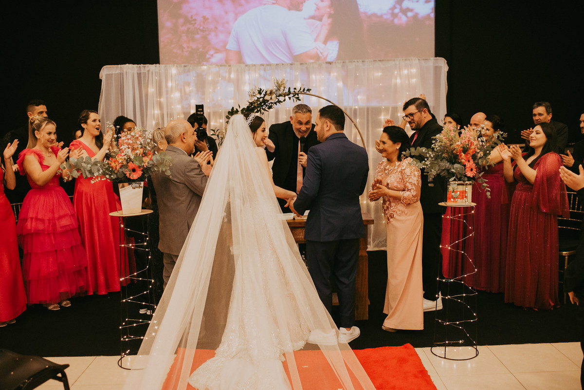 beijo dos noivos, casamento em capão da canoa RS, fotógrafos de casamento