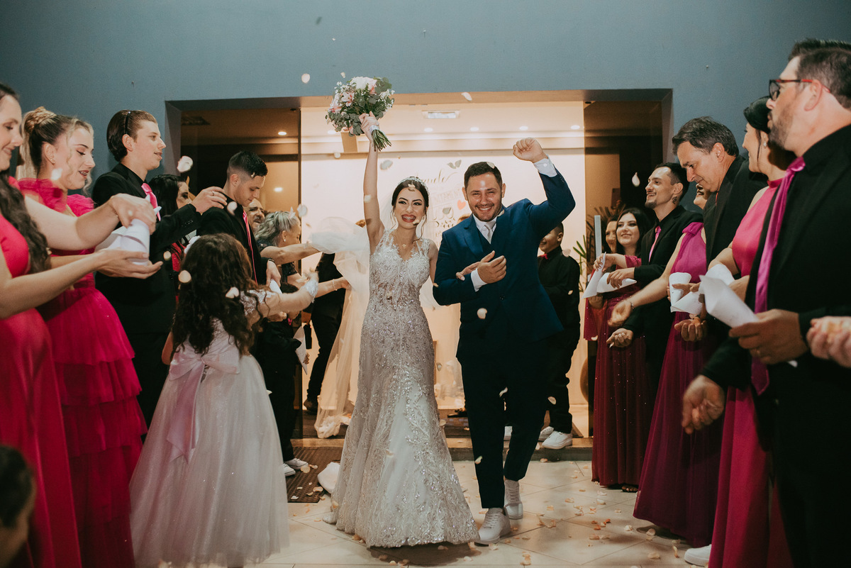 saída dos noivos, casamento em capão da canoa RS, fotógrafos de casamento, 