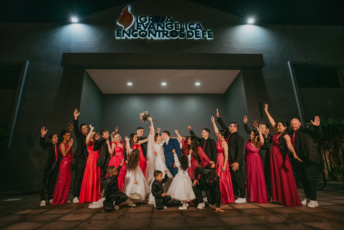 saída dos noivos, casamento em capão da canoa RS, fotógrafos de casamento, padrinhos de casamento, madrinhas de casamento