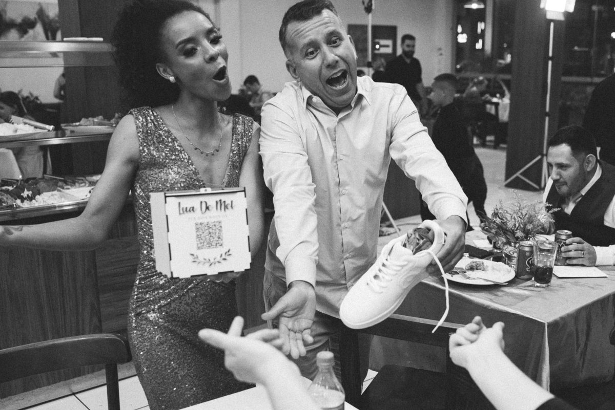 casamento em capão da canoa RS, fotógrafos de casamento, fotos dos noivos , recepção de casamento, passando o sapato no casamento