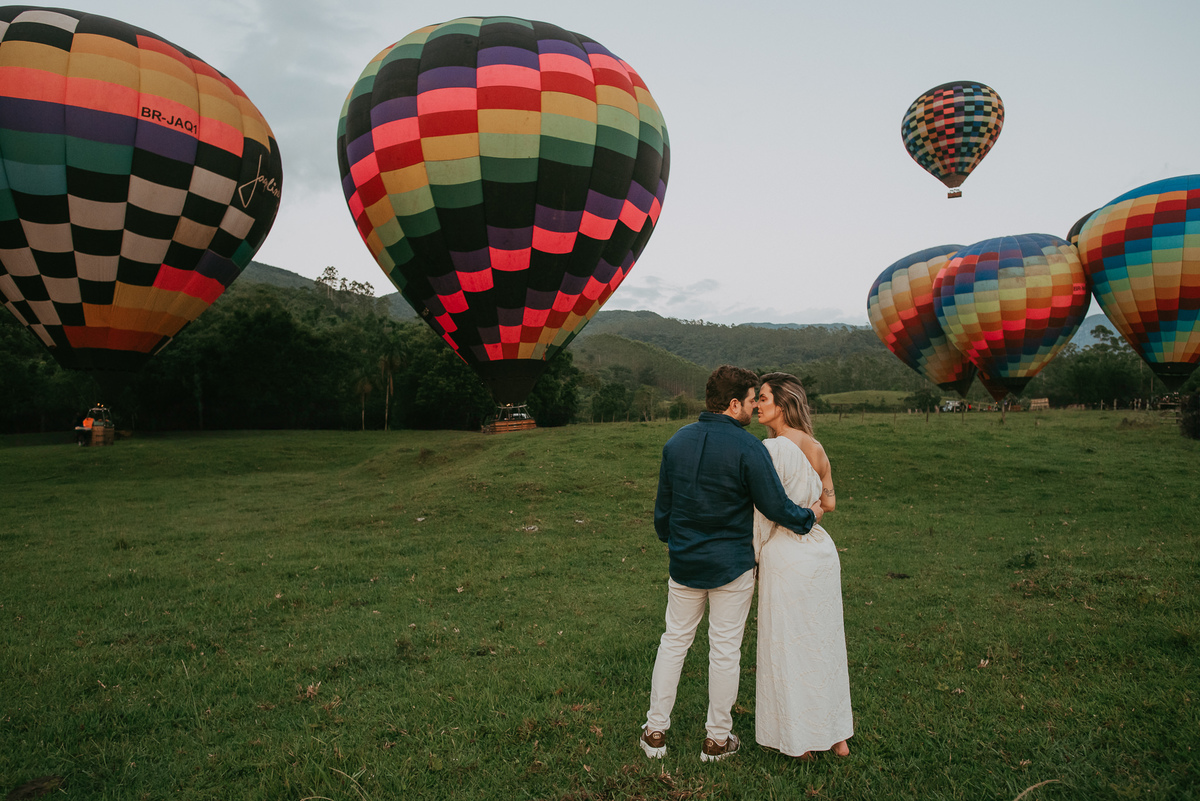 pedido de casamento em passeio de balão em praia grande sc