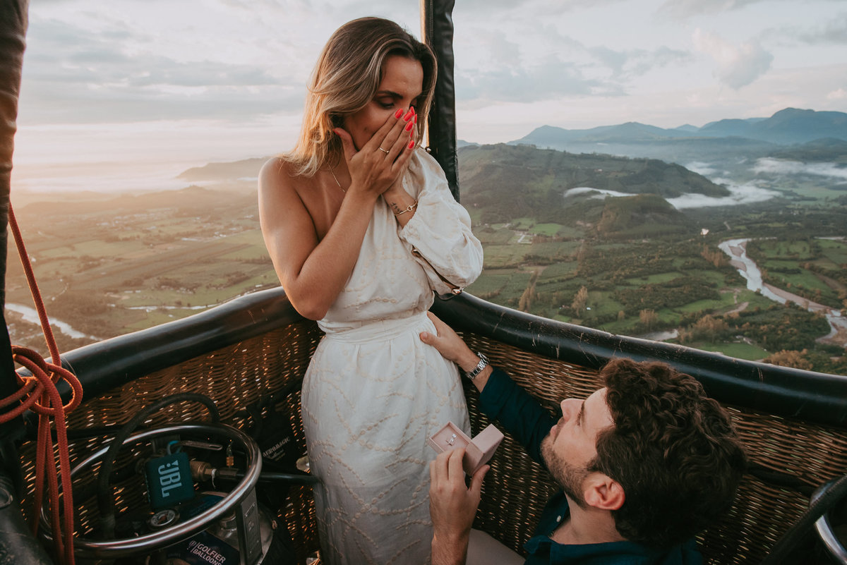 pedido de casamento em passeio de balão , voo de balão, pedido de casamento, praia grande SC, fotógrafos em Praia grande Santa Catarina ,casamento, ensaio casal, anel de noivado