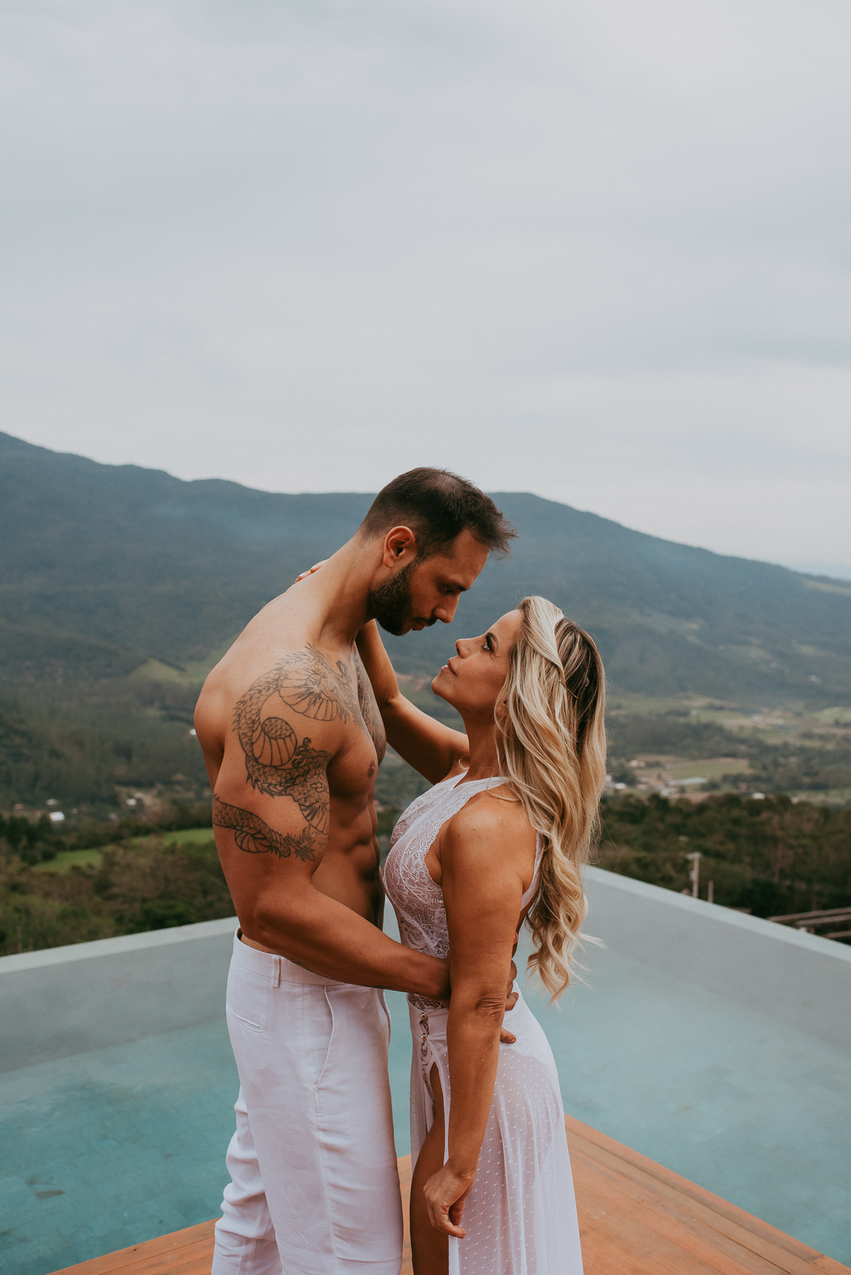 ensaio fotografico na morada dos canyons, fotos na morada spa, fotos na suíte 2, fotos de casais na piscina