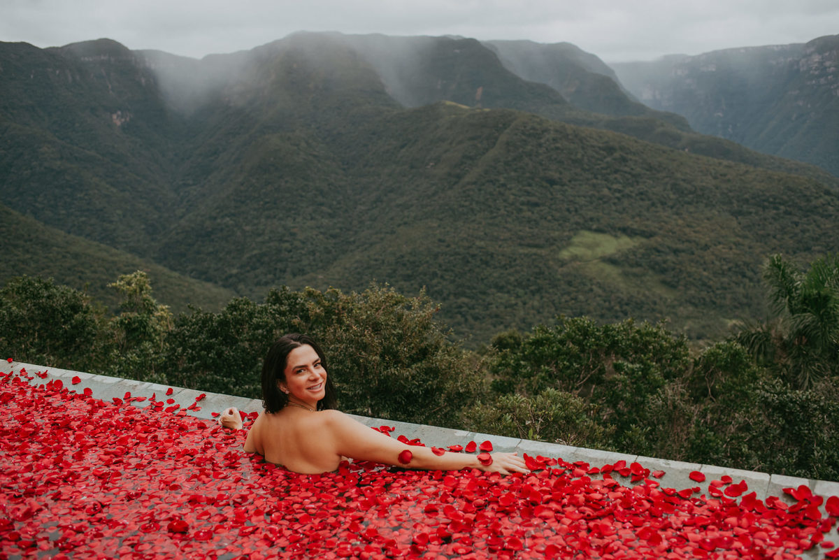 ensaio feminino na morada dos canyons, chalé 10 morada dos canyons , chalé 11 morada dos canyons, canyons , ensaio feminino , voo de balão, praia grande sc, turismo no sul , hoteis de charme, chales em santa catarina, ensaio casal , pacote mar de rosas