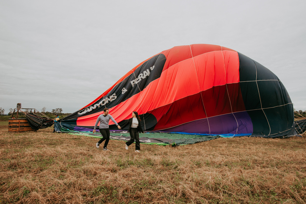 passeio de balão, balão de ar quente, capadócia, capadócia brasileira, praia grande SC, Cambara do sul RS, ensaio de turistas em passeio de balão, pedido de casamento , lua de mel, fotógrafos de casamento, ensaio casal, pouso de balão, balão pousando
