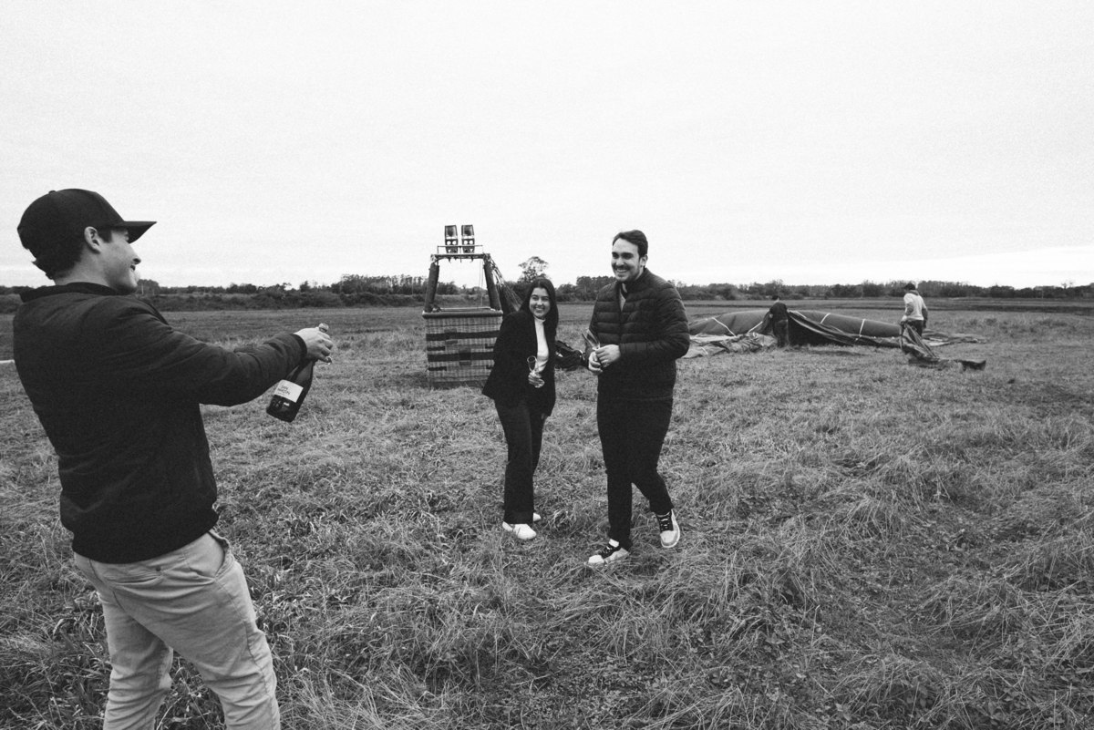 passeio de balão, balão de ar quente, capadócia, capadócia brasileira, praia grande SC, Cambara do sul RS, ensaio de turistas em passeio de balão, pedido de casamento, lua de mel, fotógrafos de casamento, ensaio casal, brinde com espumante voar de balão, 