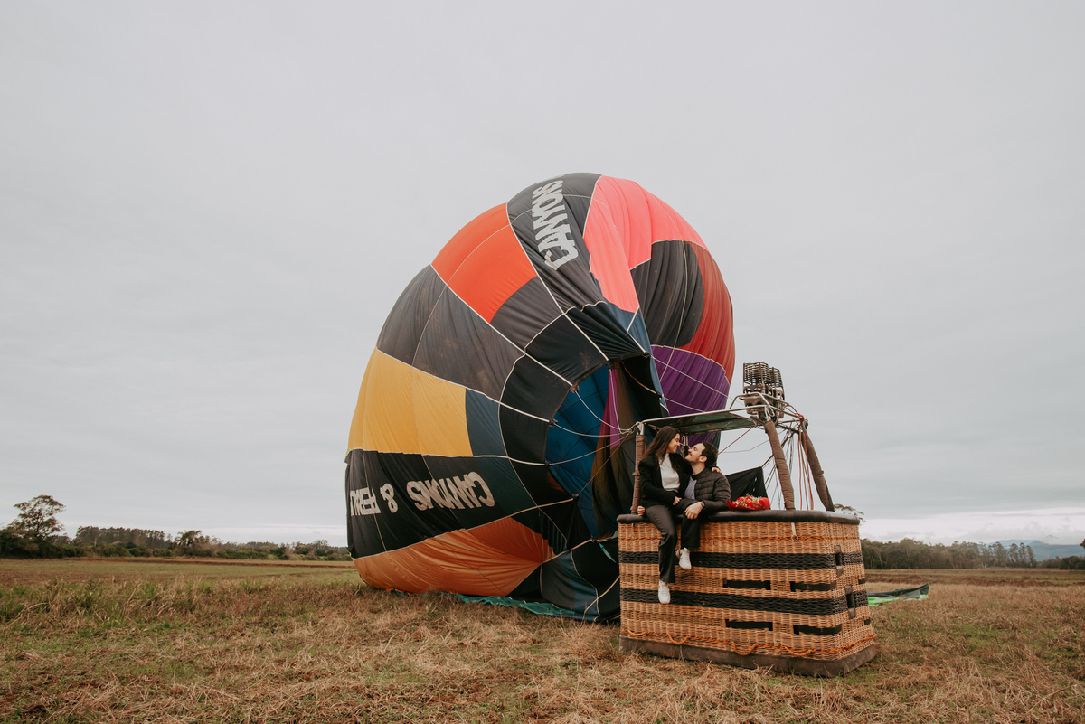 passeio de balão, balão de ar quente, capadócia, capadócia brasileira, praia grande SC, Cambara do sul RS, ensaio de turistas em passeio de balão, pedido de casamento , lua de mel, fotógrafos de casamento, ensaio casal, pouso de balão, balão pousando