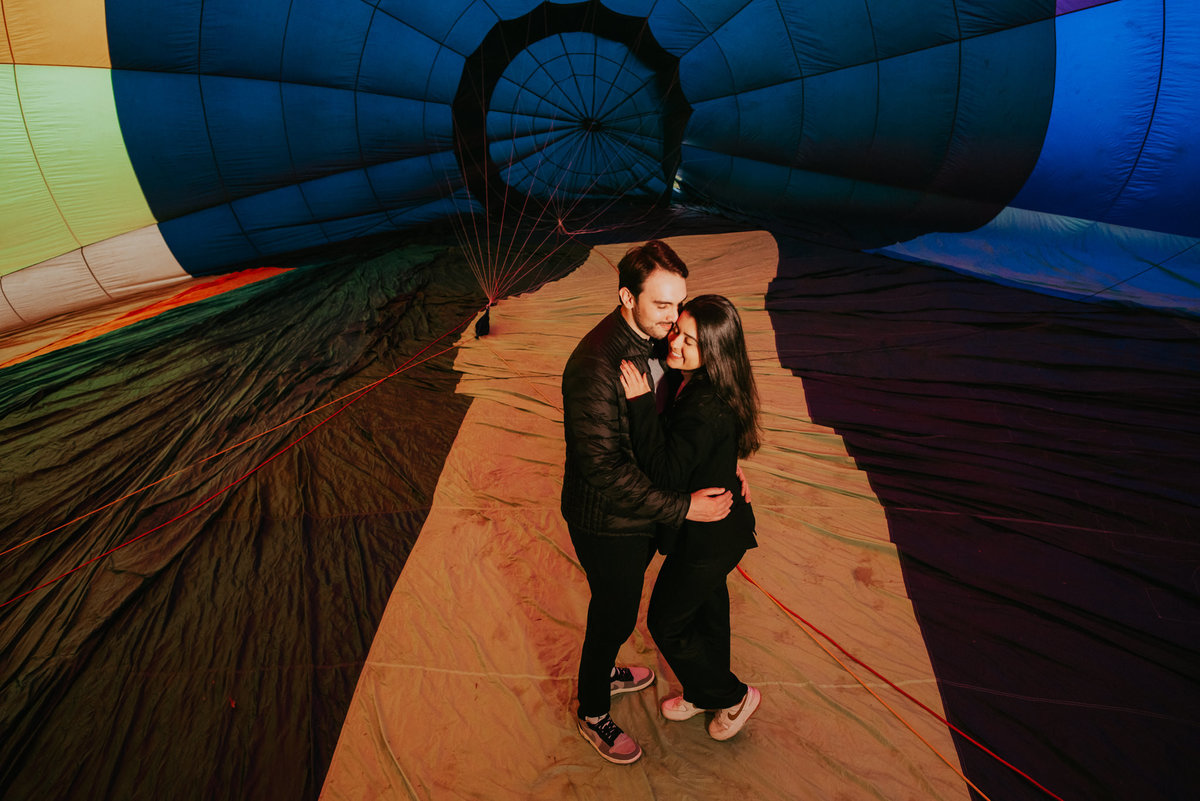 fotos dentro do balão, ensaio casal, fotógrafos de casamento , fotógrafos em praia grande SC