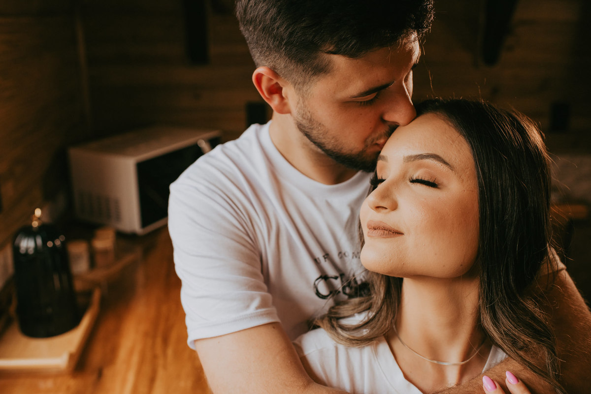 ensaio em chalé, AriMara chalés e escoturismo, ensaio casal, fotos de casais, praia grande sc , pre wedding, fotografos de casamento, lua de mel, pedido de casamento, fotos em chalé, fotografia de casais, fotografos de casamento, fotografo de turistas .