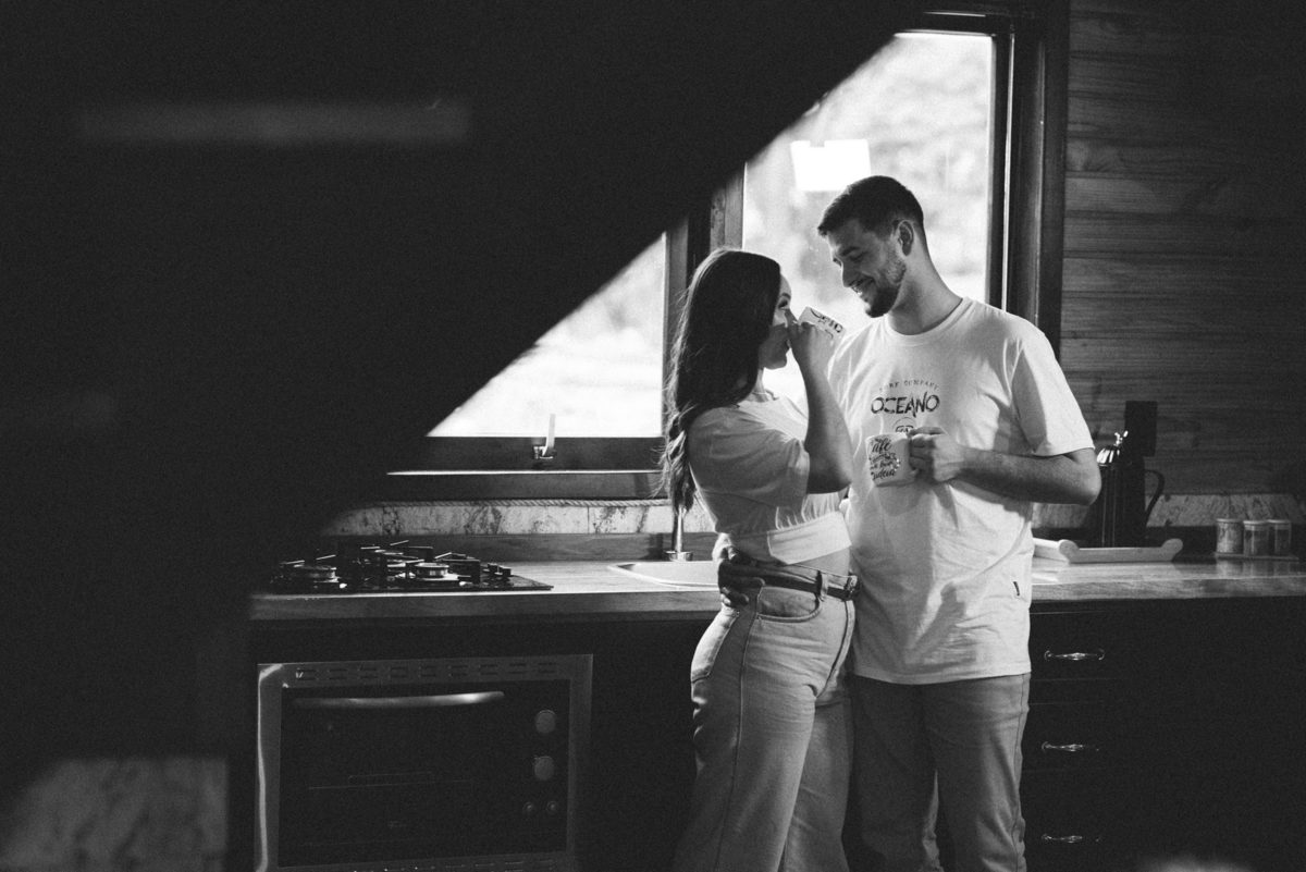 ensaio em chalé, AriMara chalés e escoturismo, ensaio casal, fotos de casais, praia grande sc , pre wedding, fotografos de casamento, lua de mel, pedido de casamento, fotos em chalé, fotografia de casais, fotografos de casamento, fotografo de turistas .
