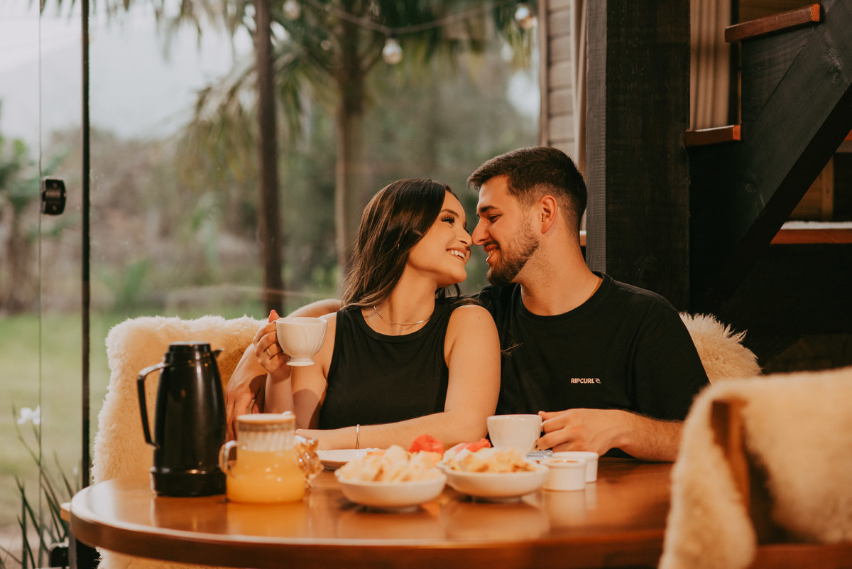 ensaio em chalé, AriMara chalés e escoturismo, ensaio casal, fotos de casais, praia grande sc , pre wedding, fotografos de casamento, lua de mel, pedido de casamento, fotos em chalé, fotografia de casais, fotografos de casamento, fotografo de turistas .