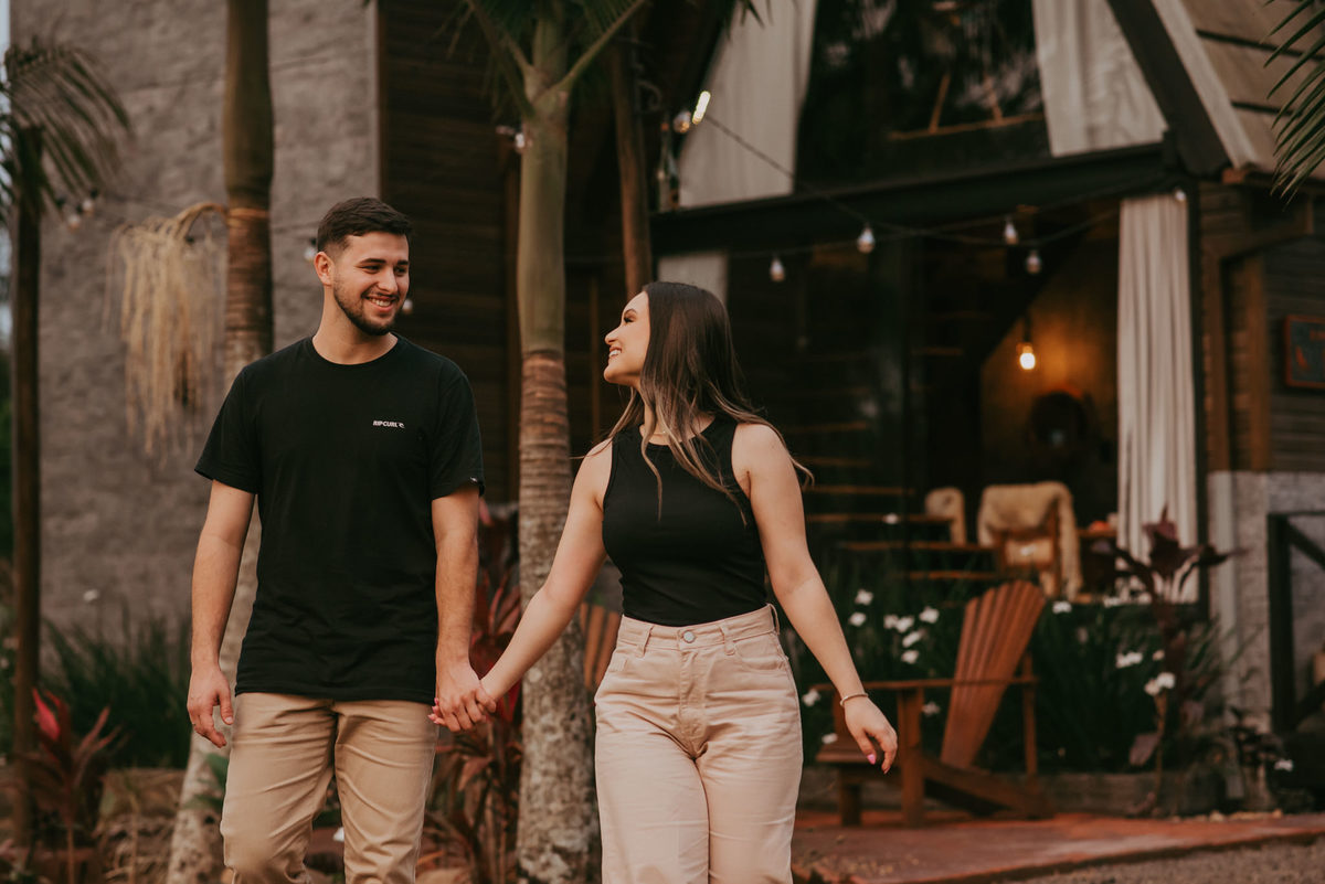 ensaio em chalé, AriMara chalés e escoturismo, ensaio casal, fotos de casais, praia grande sc , pre wedding, fotografos de casamento, lua de mel, pedido de casamento, fotos em chalé, fotografia de casais, fotografos de casamento, fotografo de turistas .