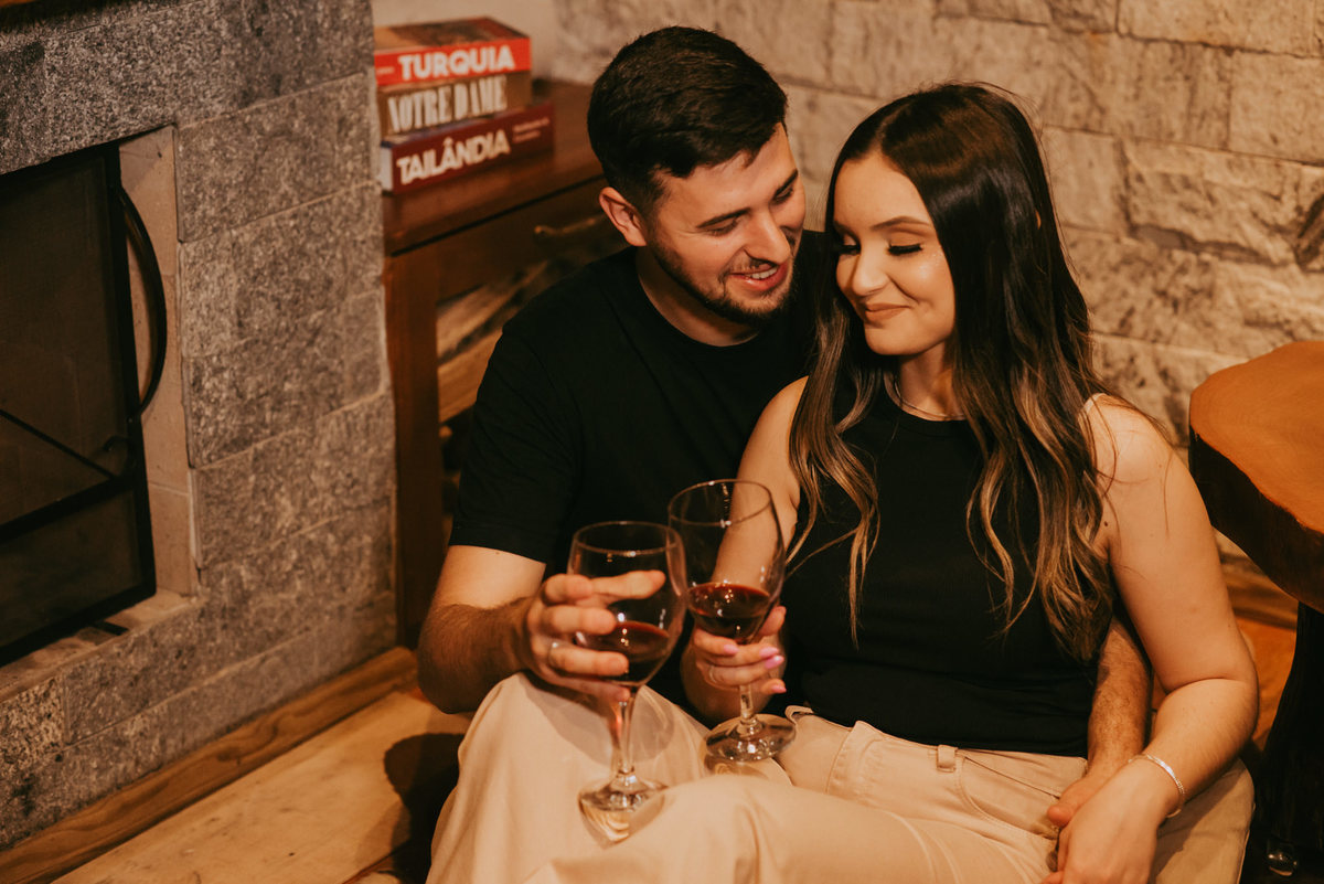 ensaio em chalé, AriMara chalés e escoturismo, ensaio casal, fotos de casais, praia grande sc , pre wedding, fotografos de casamento, lua de mel, pedido de casamento, fotos em chalé, fotografia de casais, fotografos de casamento, fotografo de turistas .