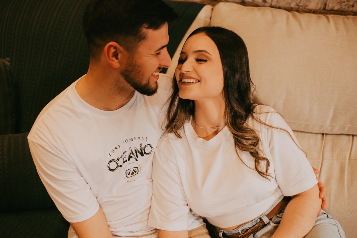 ensaio em chalé, AriMara chalés e escoturismo, ensaio casal, fotos de casais, praia grande sc , pre wedding, fotografos de casamento, lua de mel, pedido de casamento, fotos em chalé, fotografia de casais, fotografos de casamento, fotografo de turistas .