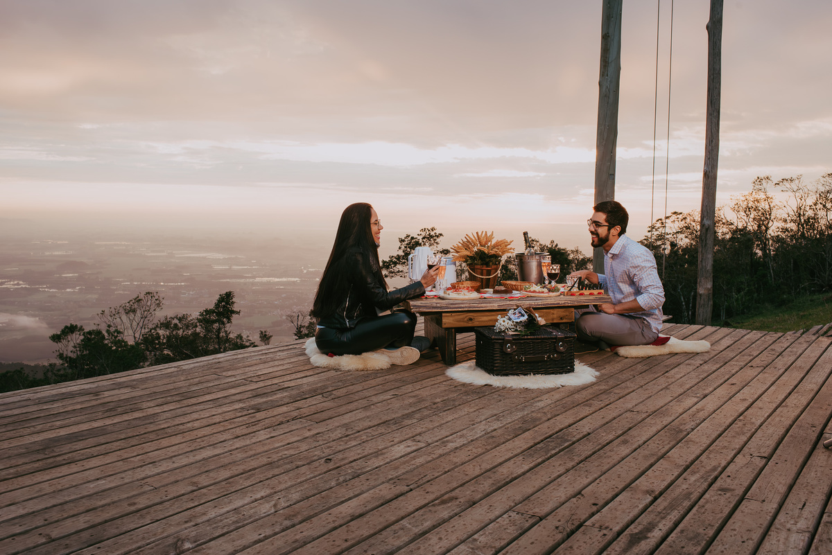 pedido de casamento na encosta dos canyons em praia grande sc, morada dos canyons, piquenique, ensaio casal, fotógrafos em praia grande SC, pedido de noivado, fotos de noivado,  pedido de casamento no balão de ar quente , ensaio fotográfico, casamento