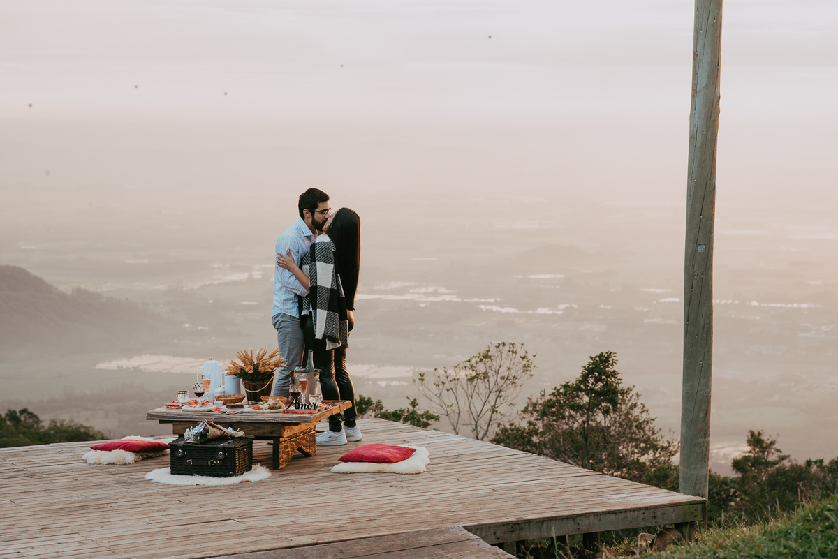 pedido de casamento na encosta dos canyons em praia grande sc, morada dos canyons, piquenique, ensaio casal, fotógrafos em praia grande SC, pedido de noivado, fotos de noivado,  pedido de casamento no balão de ar quente , ensaio fotográfico, casamento