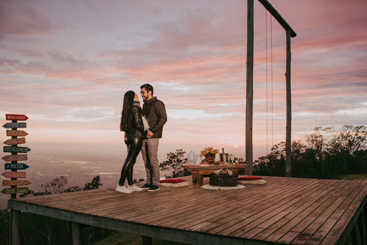 pedido de casamento na encosta dos canyons em praia grande sc, morada dos canyons, piquenique, ensaio casal, fotógrafos em praia grande SC, pedido de noivado, fotos de noivado,  pedido de casamento no balão de ar quente , ensaio fotográfico, casamento