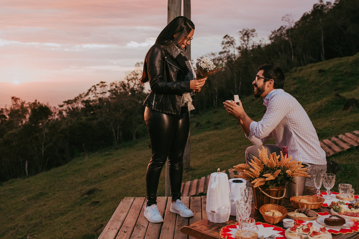 pedido de casamento na encosta dos canyons em praia grande sc, morada dos canyons, piquenique, ensaio casal, fotógrafos em praia grande SC, pedido de noivado, fotos de noivado,  pedido de casamento no balão de ar quente , ensaio fotográfico, casamento