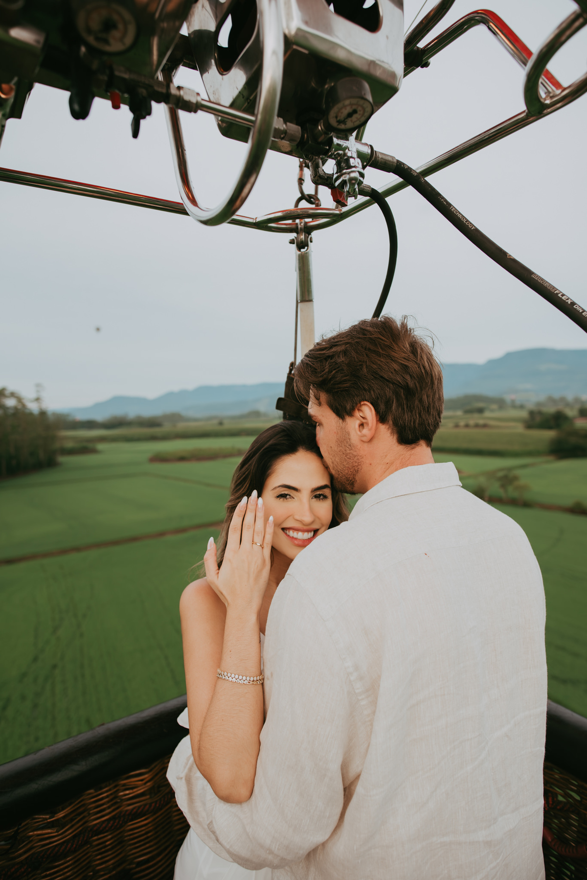 decolagem de balões , pedido de casamento, ensaio casal, lua de mel, viagem, santa Catarina, praia grande SC, jp balonismo, balão de coração, ensaio fotográfico em passeio de balão, passeio de balão de ar quente, morada dos canyons, anel de noivado, deus