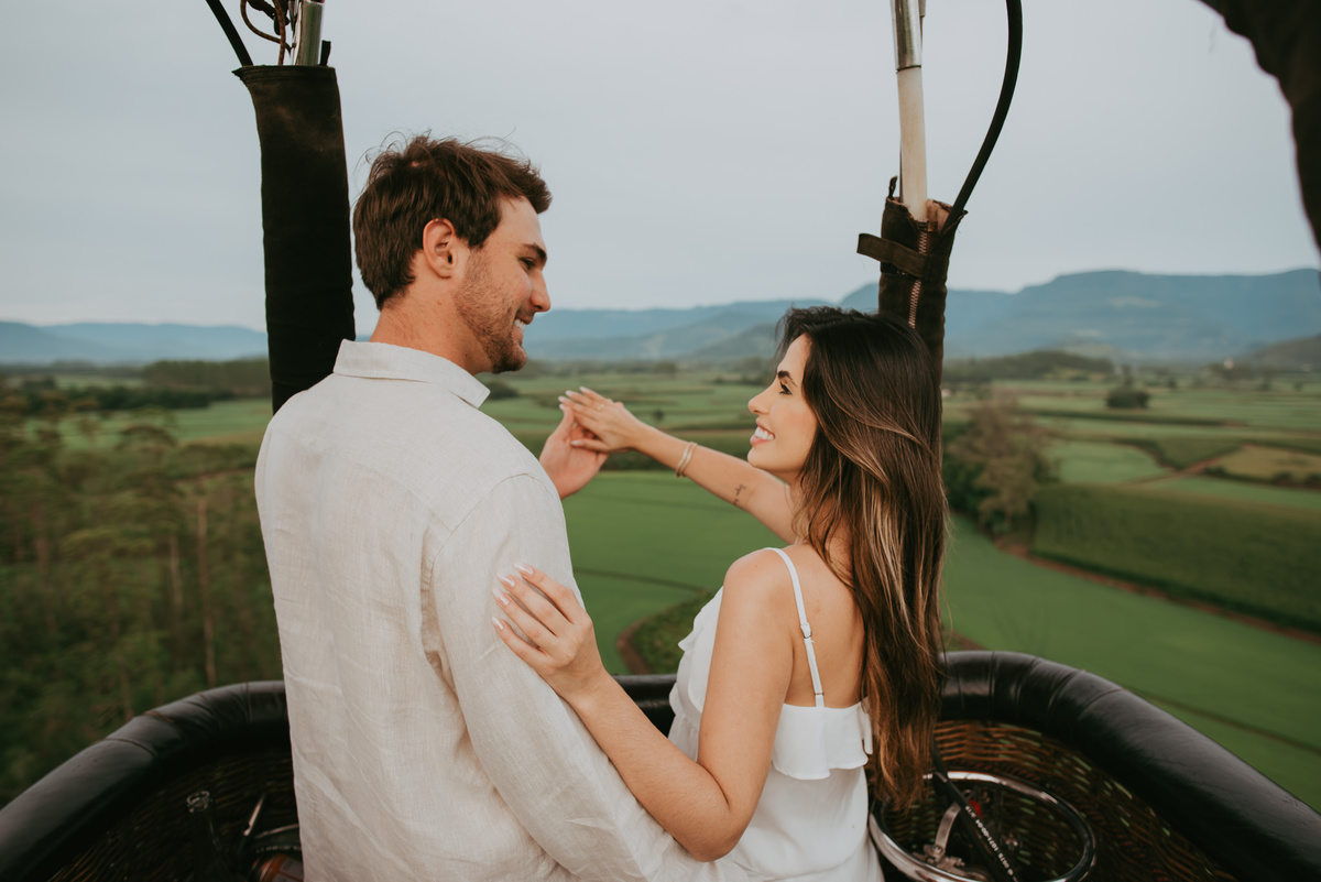 decolagem de balões , pedido de casamento, ensaio casal, lua de mel, viagem, santa Catarina, praia grande SC, jp balonismo, balão de coração, ensaio fotográfico em passeio de balão, passeio de balão de ar quente, morada dos canyons, anel de noivado, deus