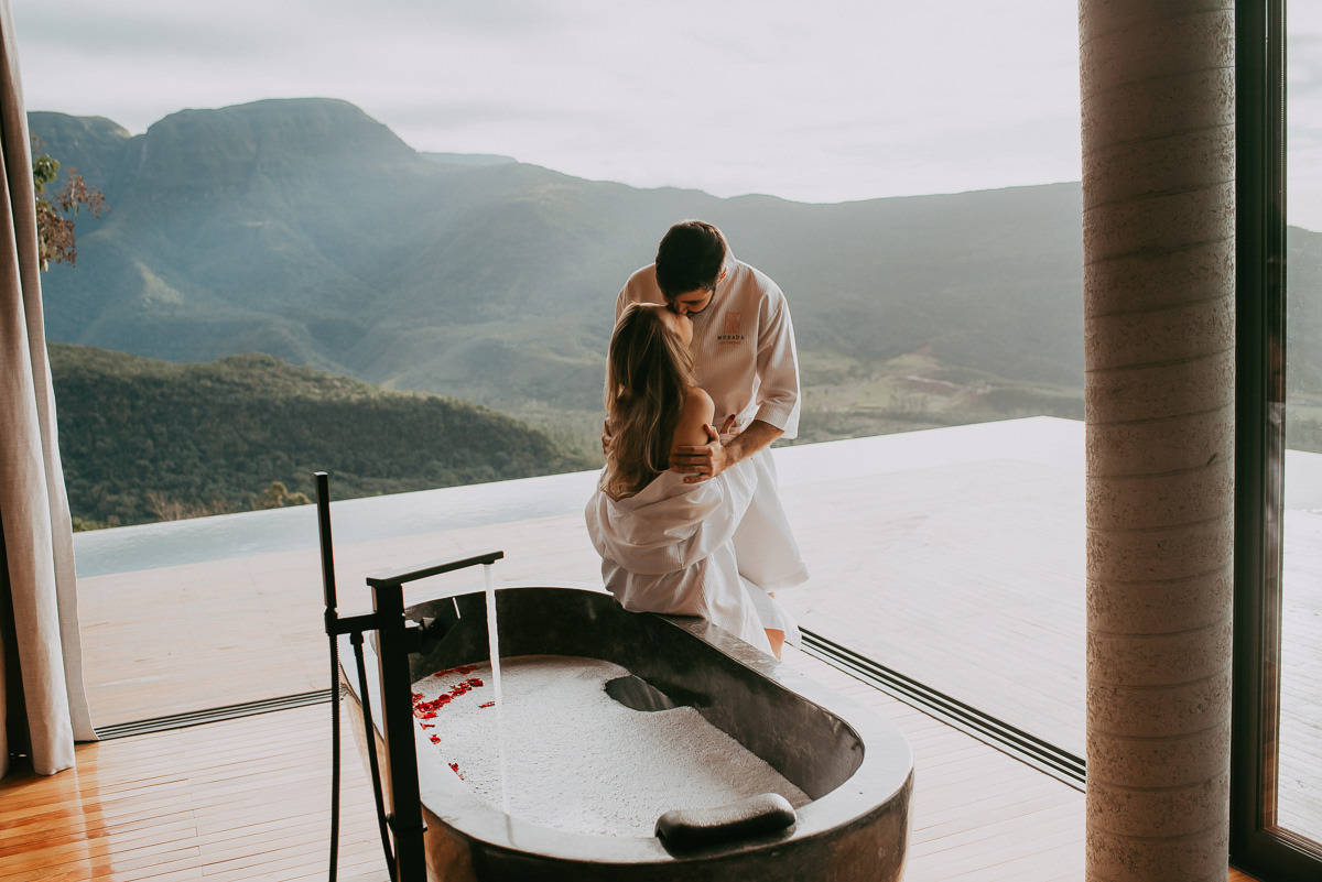 fotos de casal curtindo a morada dos canyons , uma pousada localizada em praia grande SC, ENSAIO MOSTRA O CASAL em sua viagem lua de mel