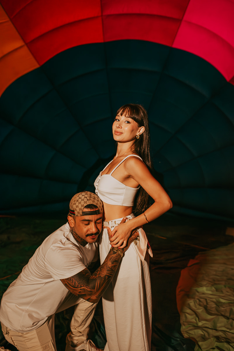 gestante na decolagem dos balões, em praia grande SC, com a agencia canyons e Peraus.