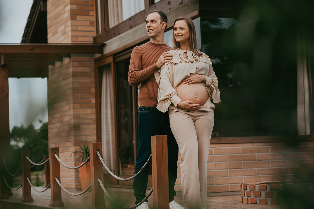 Nosso ensaio gestante em Praia Grande SC, realizado na Mirador da Montanha, traz a leveza e o aconchego que todo casal merece nesse momento.