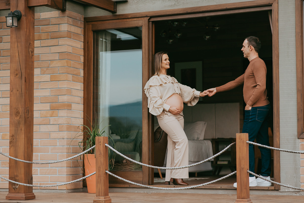 Praia Grande SC e a pousada Mirador da Montanha formam a combinação perfeita para ensaio gestante com fotos naturais e cheias de sentimento.