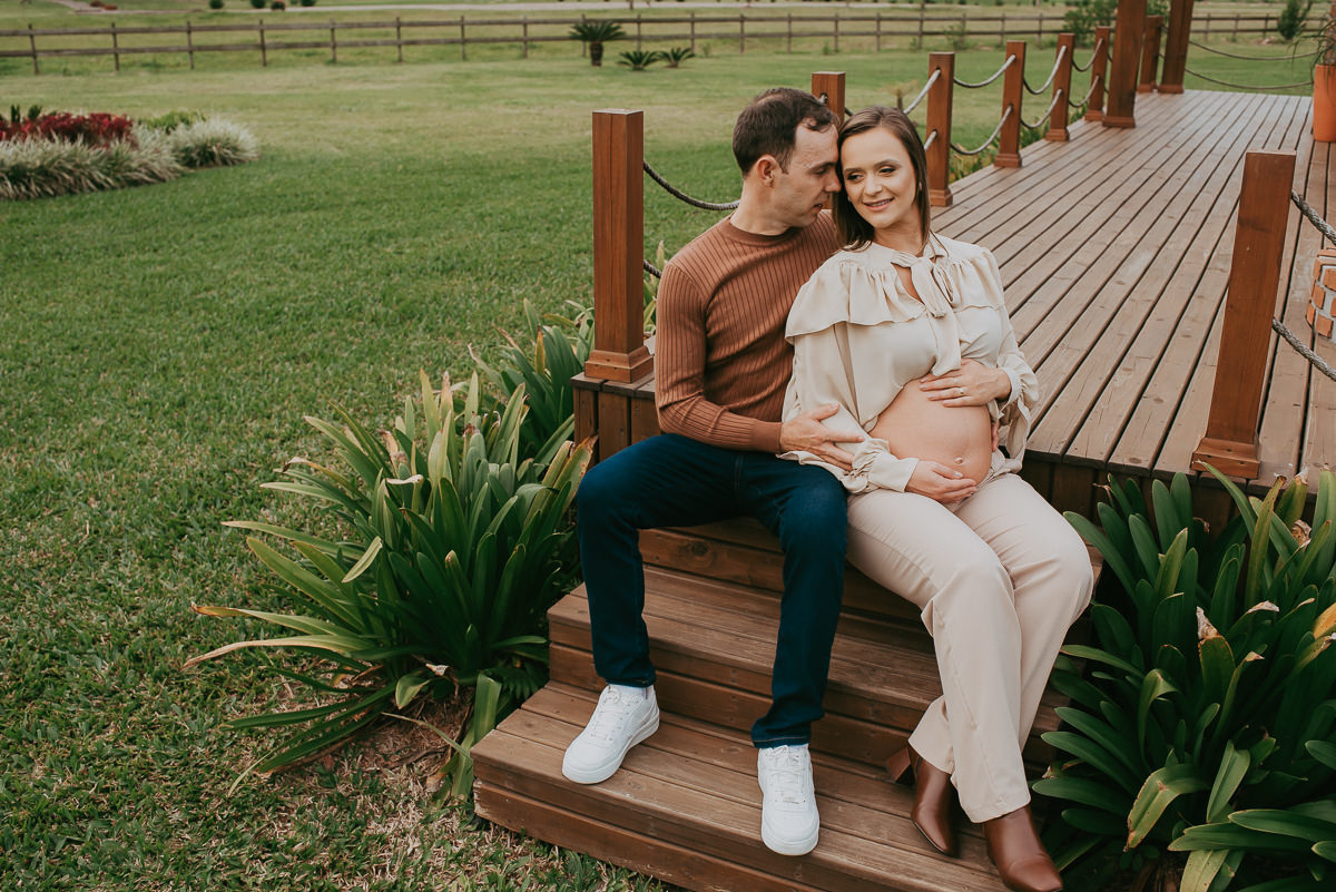 Em cada ensaio gestante que fazemos na pousada Mirador da Montanha, Praia Grande SC, buscamos criar uma experiência leve e cheia de significado.

