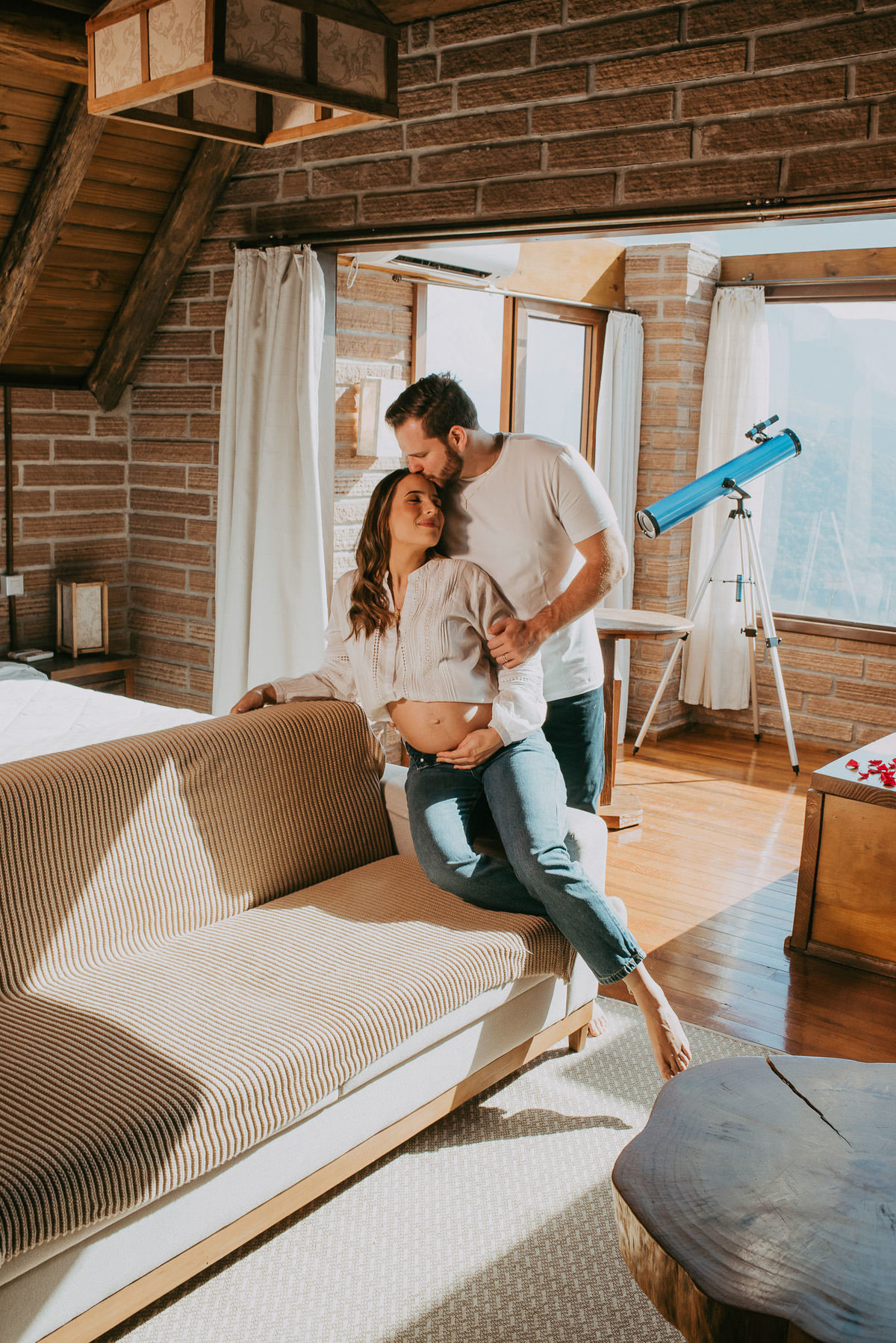 O bebê ainda não nasceu, mas o amor já transborda em cada foto.