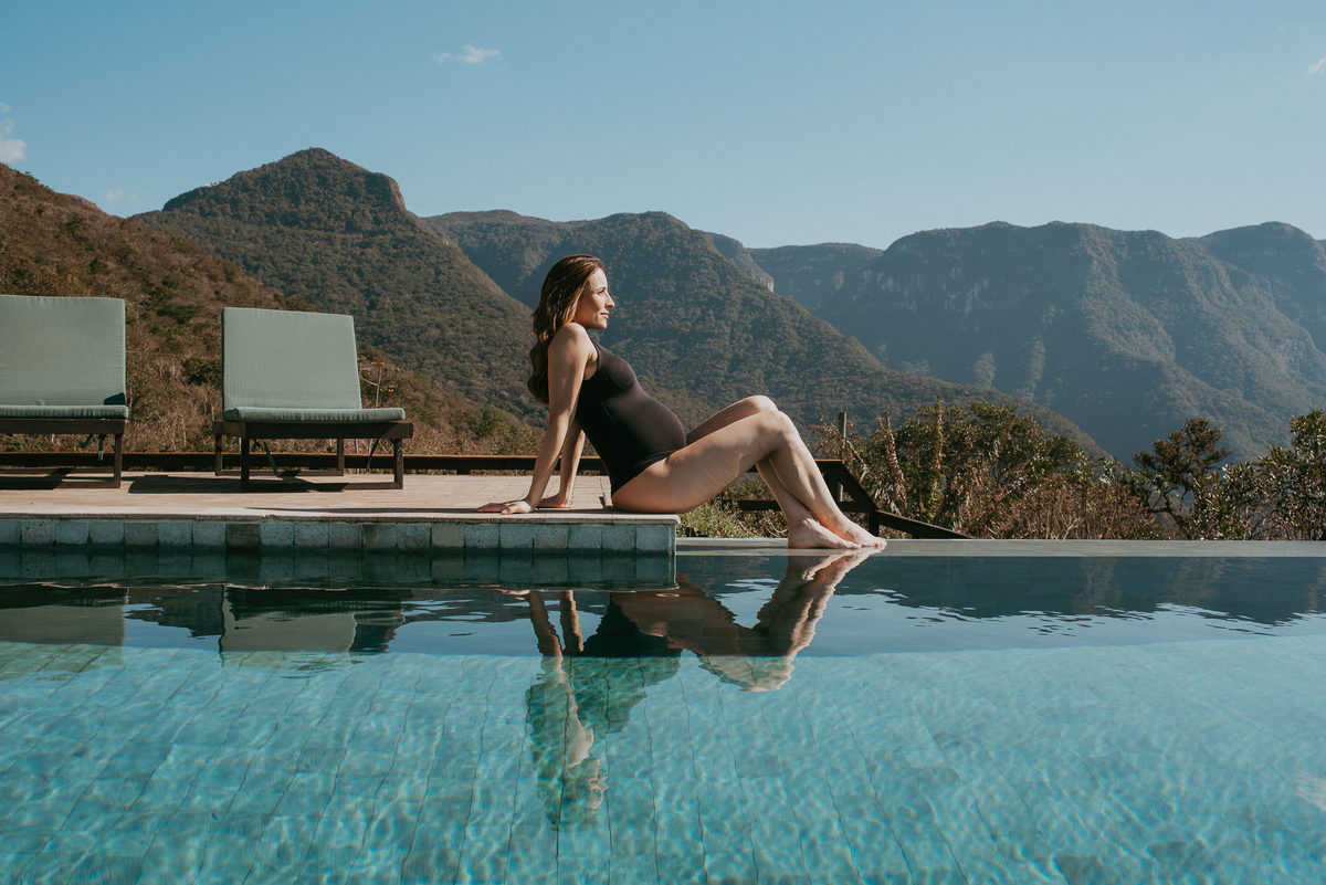 Da janela do chalé à luz do sol: cada foto é um capítulo da espera.