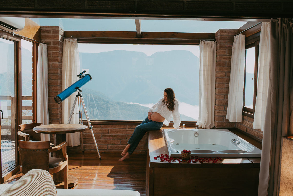 O amor cresce entre montanhas: ensaio gestante na Morada dos Canyons.

