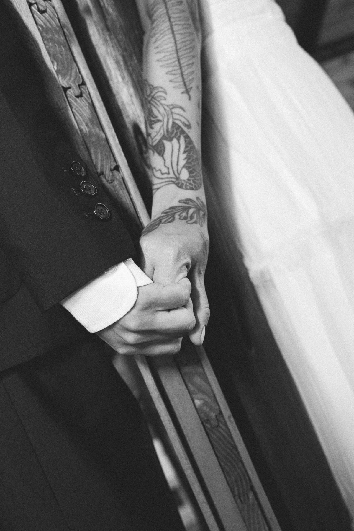 A beleza do momento nos bastidores de um casamento real e verdadeiro.