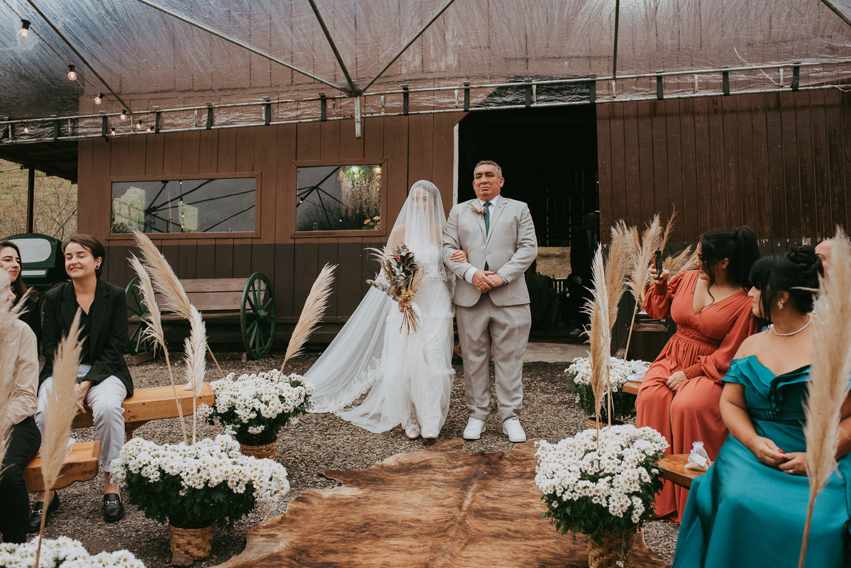 Cerimônia com poucos convidados e amor em abundância.