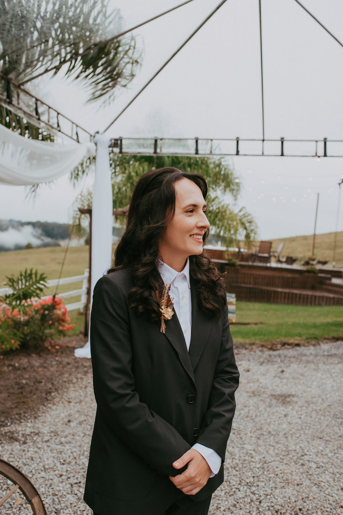 Casamento entre mulheres, com a natureza como testemunha.