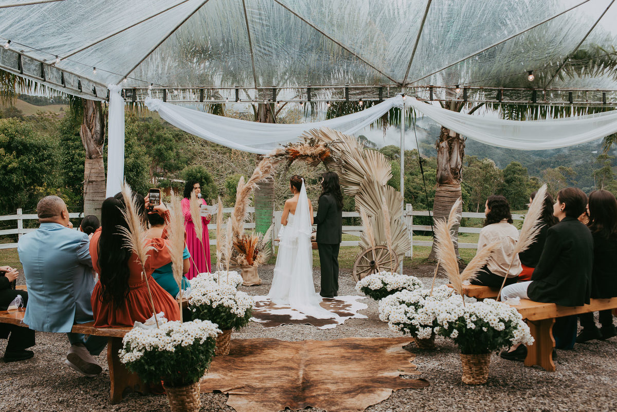 Cerimônia pequena, mas com sentimento do tamanho do mundo.

