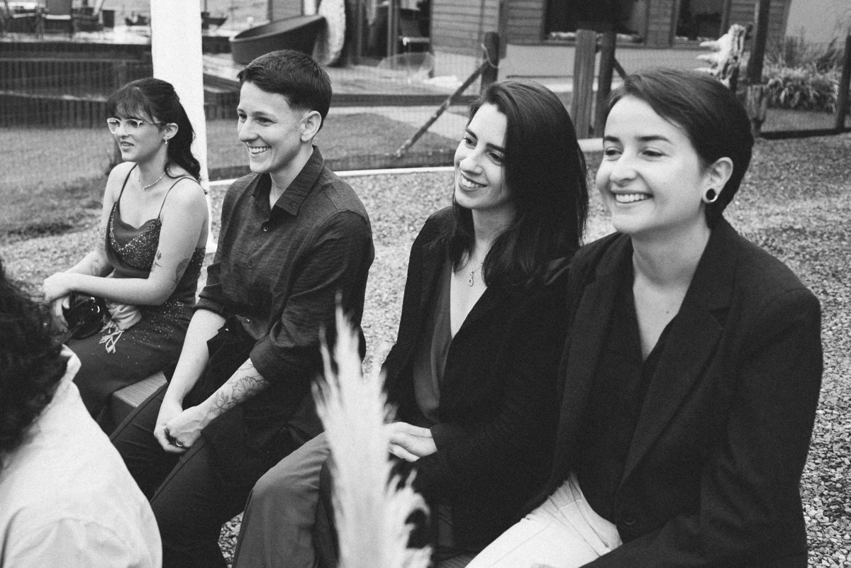 Emoção pura nos votos trocados sob o céu de SC.