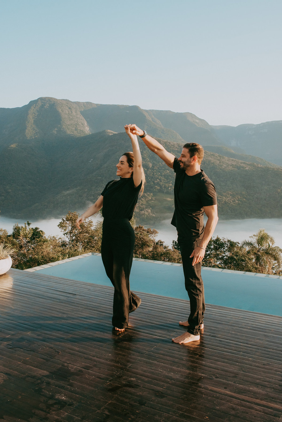 Fotógrafo de casal em Praia Grande SC registra amanhecer na serra.