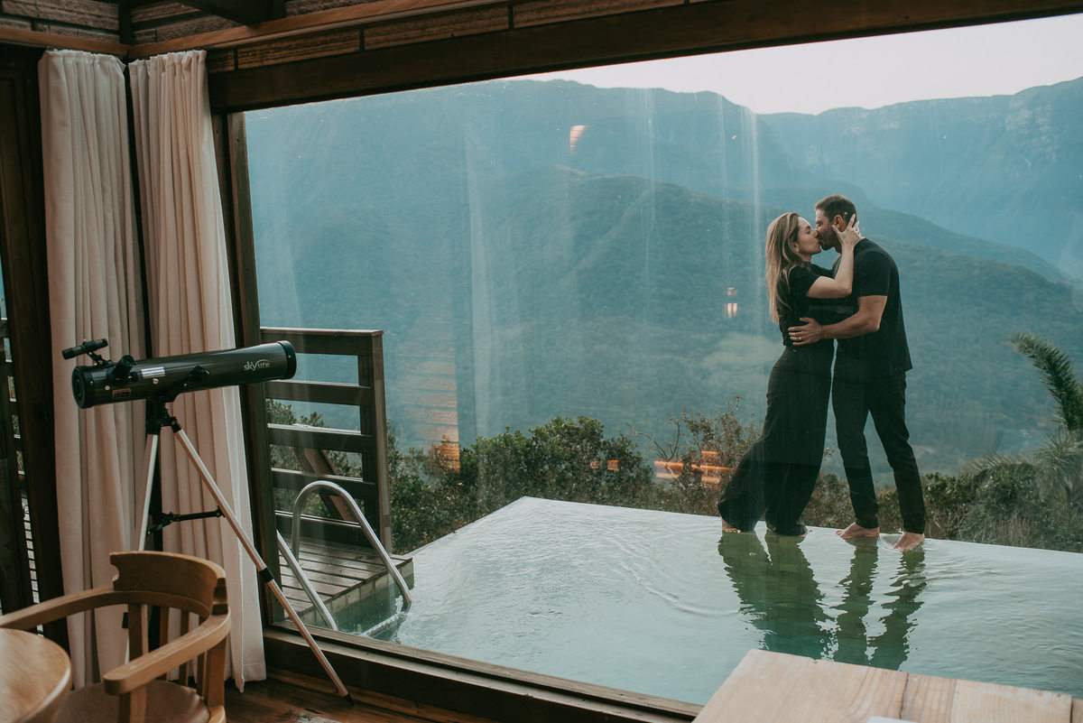 Fotógrafo em SC registra casal em ensaio leve e cheio de significado.