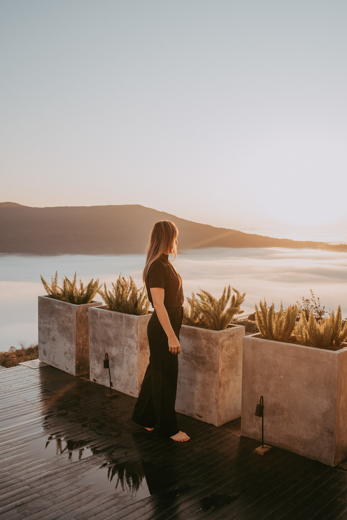 Suíte com vista para o mar de nuvens, cenário perfeito para o amor.