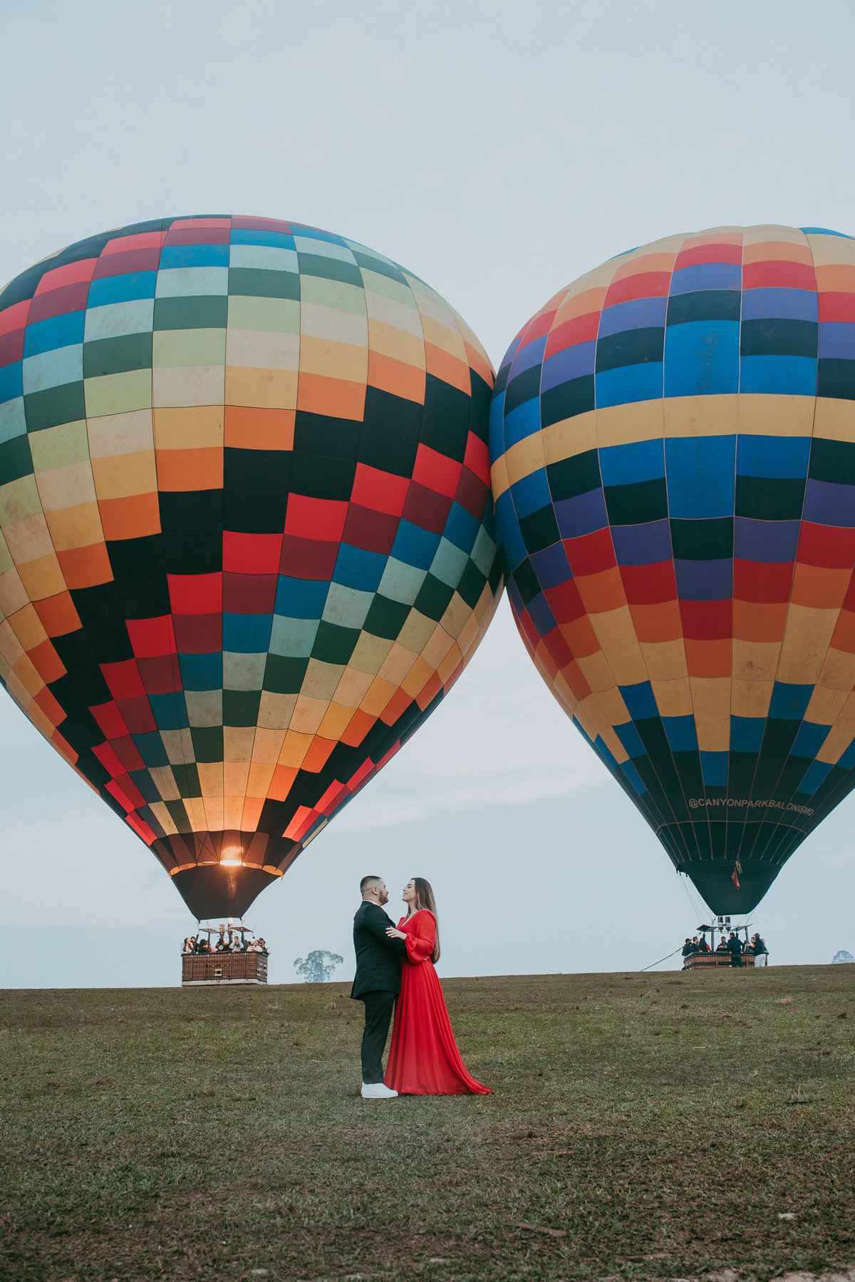 Pedido de casamento emocionante em meio à paisagem dos cânions.