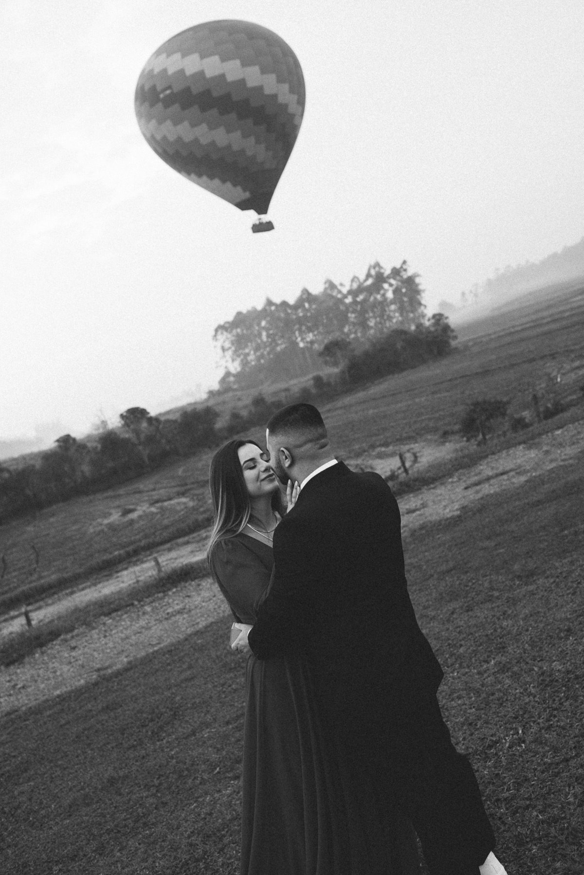 Ensaio na decolagem dos balões com pedido de casamento incluso.