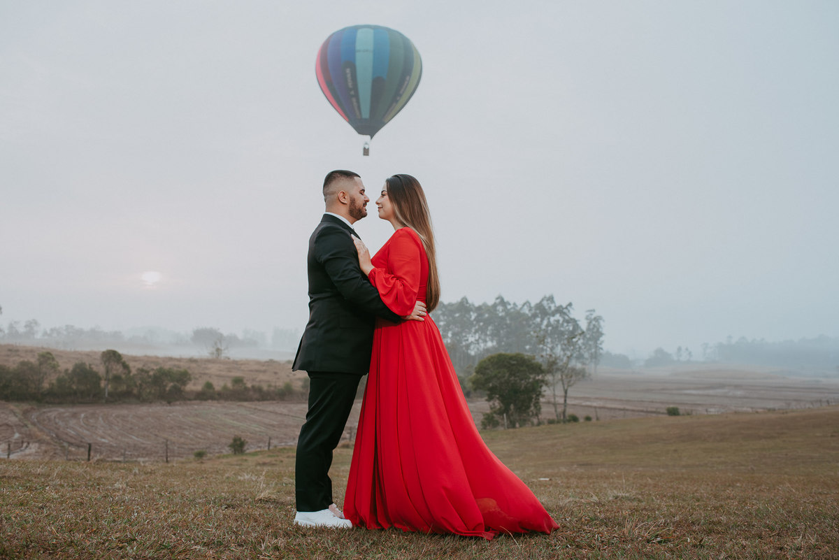 Um pedido de casamento registrado com emoção e delicadeza.