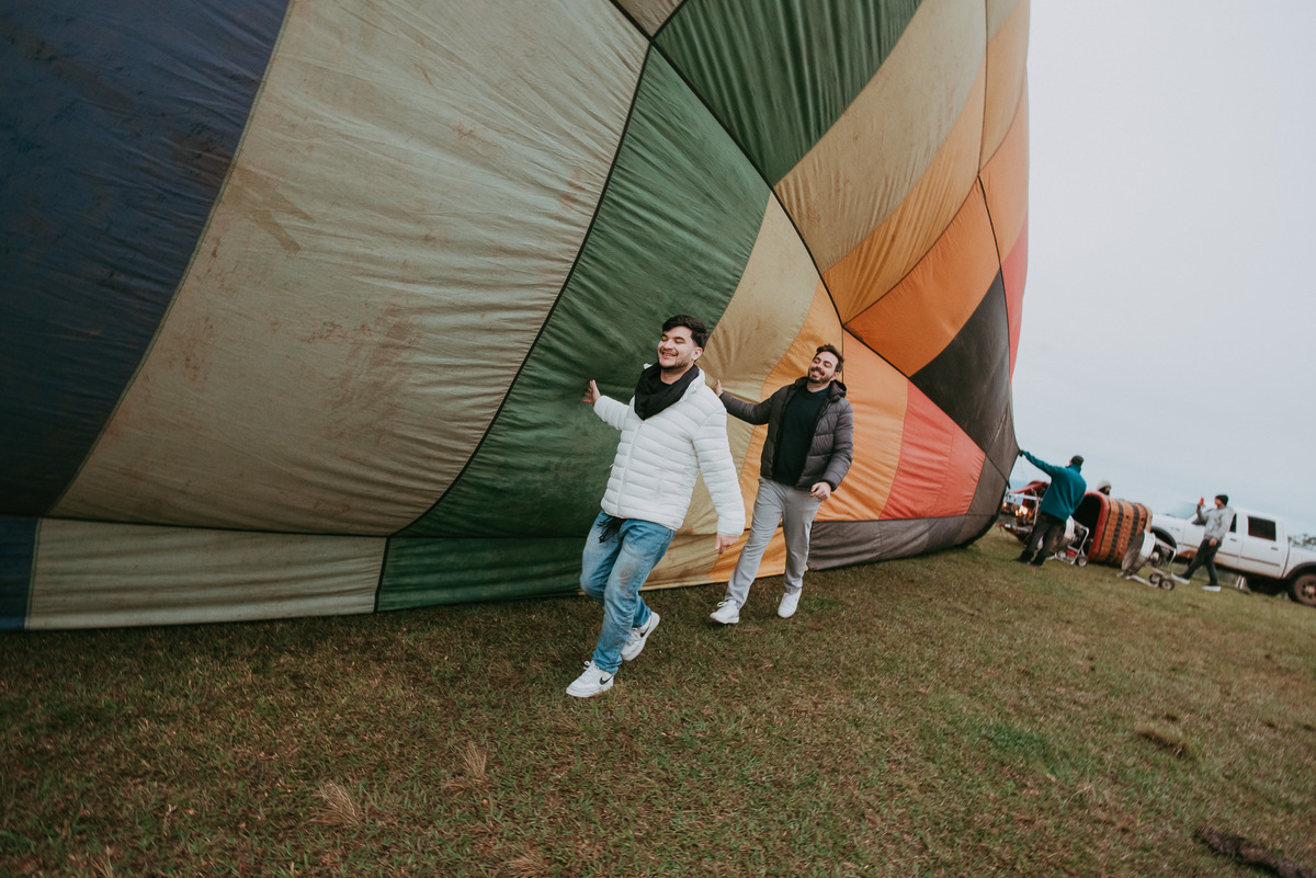 Momento do “sim” registrado em voo de balão com a Canyons Sul Balonismo.