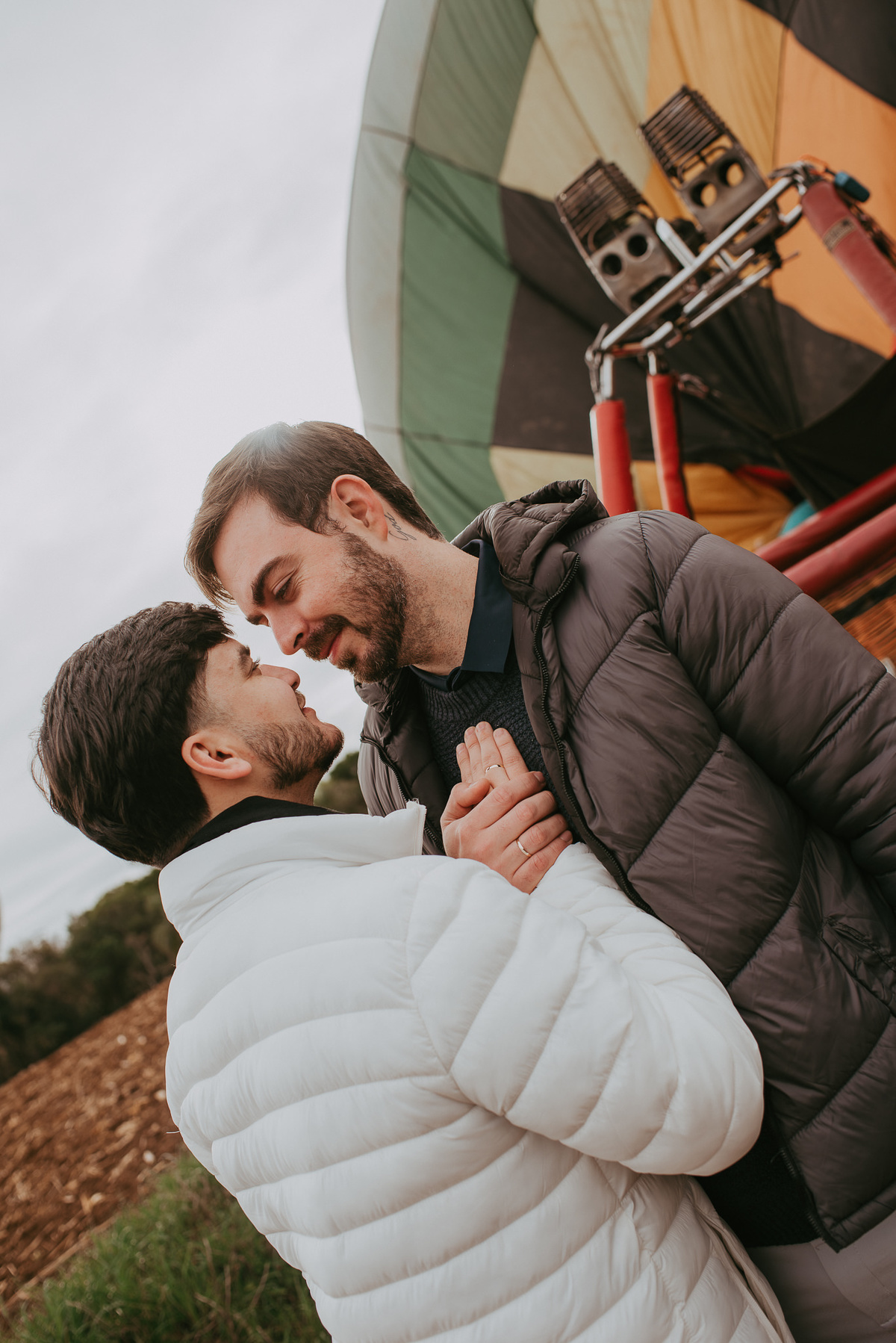 Ensaio fotográfico de noivado em balão em Praia Grande SC.