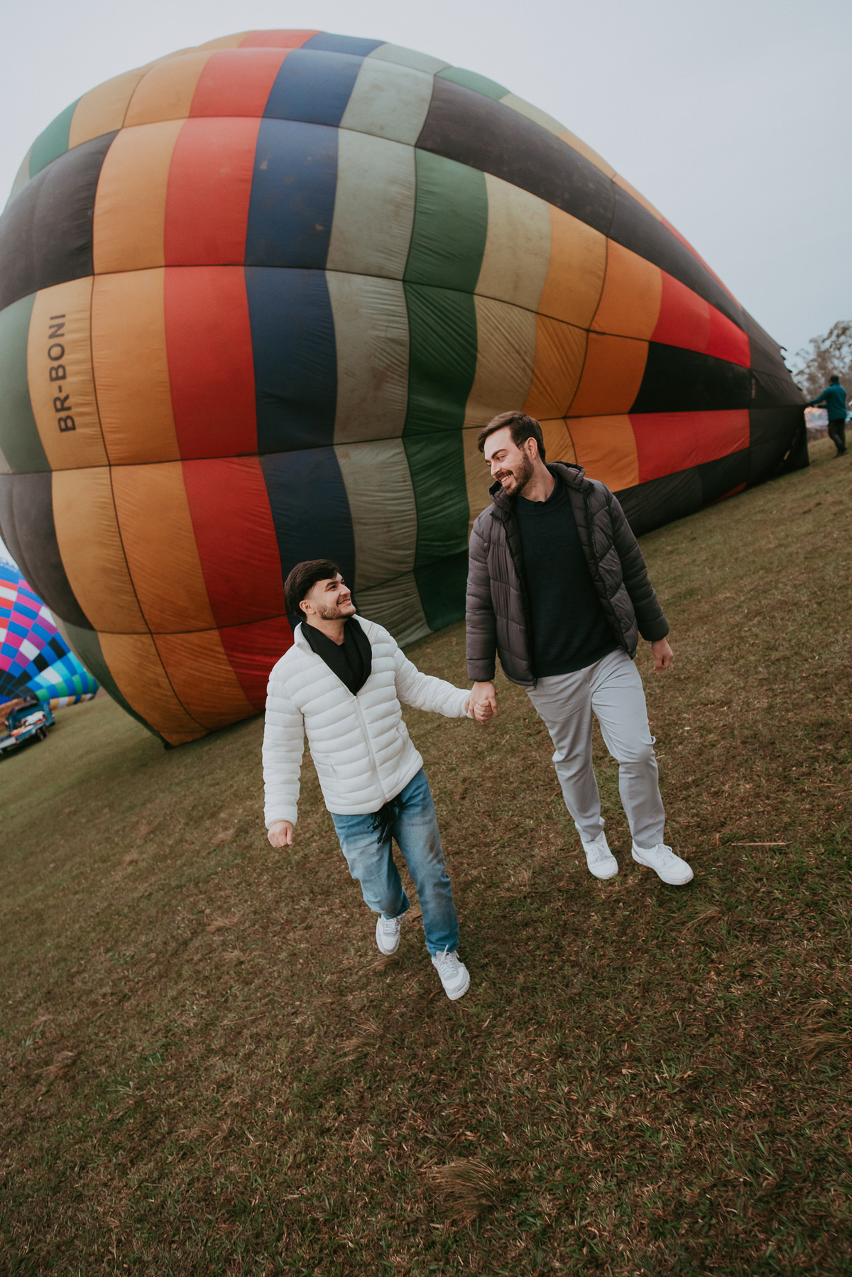 Momento do “sim” registrado em voo de balão com a Canyons Sul Balonismo.